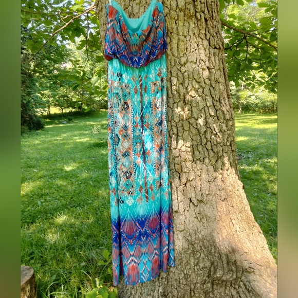 Bisou Bisou Dresses & Skirts - 👀Big Discount!👀 Bisou Bisou Strapless Dress in size 6